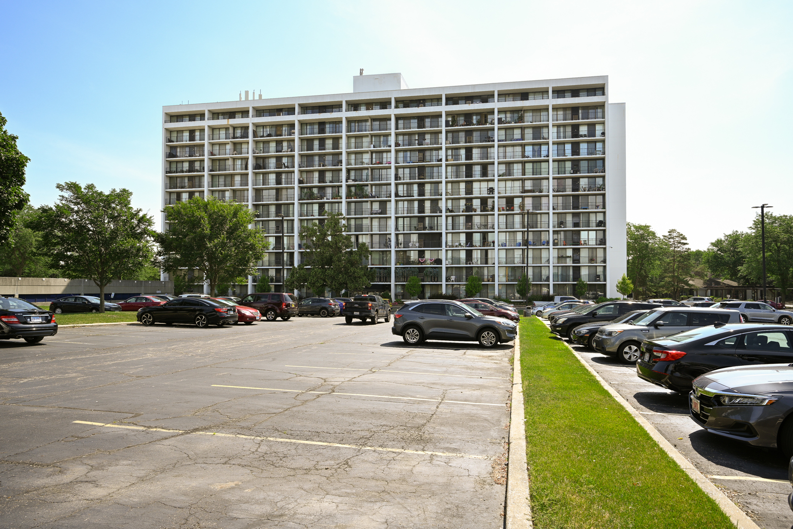 2005 South Finley Road, Unit 306 Lombard, IL 60148 - Photo 2 of 31 Gallery Image 2
