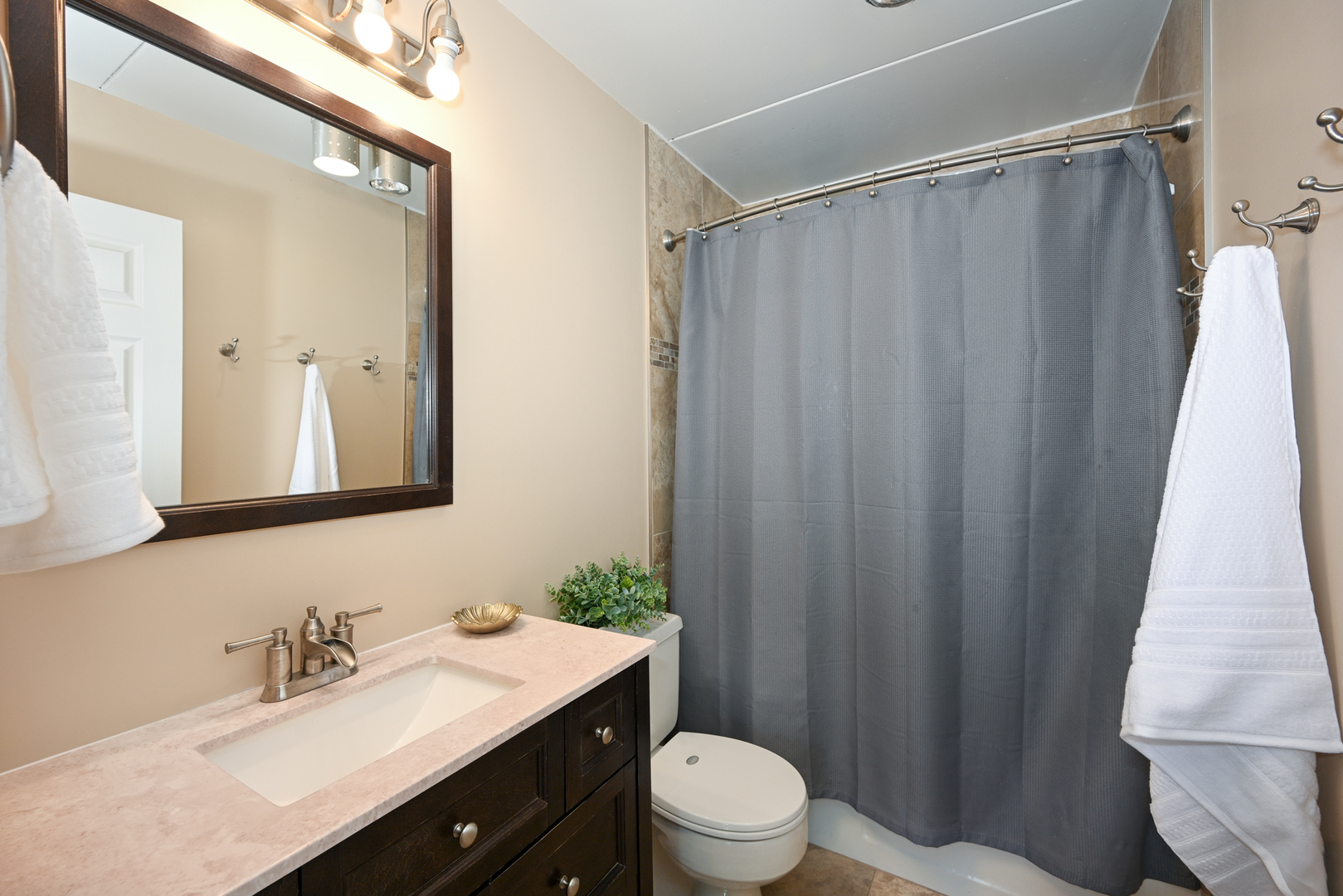 2005 South Finley Road, Unit 306 Lombard, IL 60148 - Photo 25 of 31 Gallery Image 25