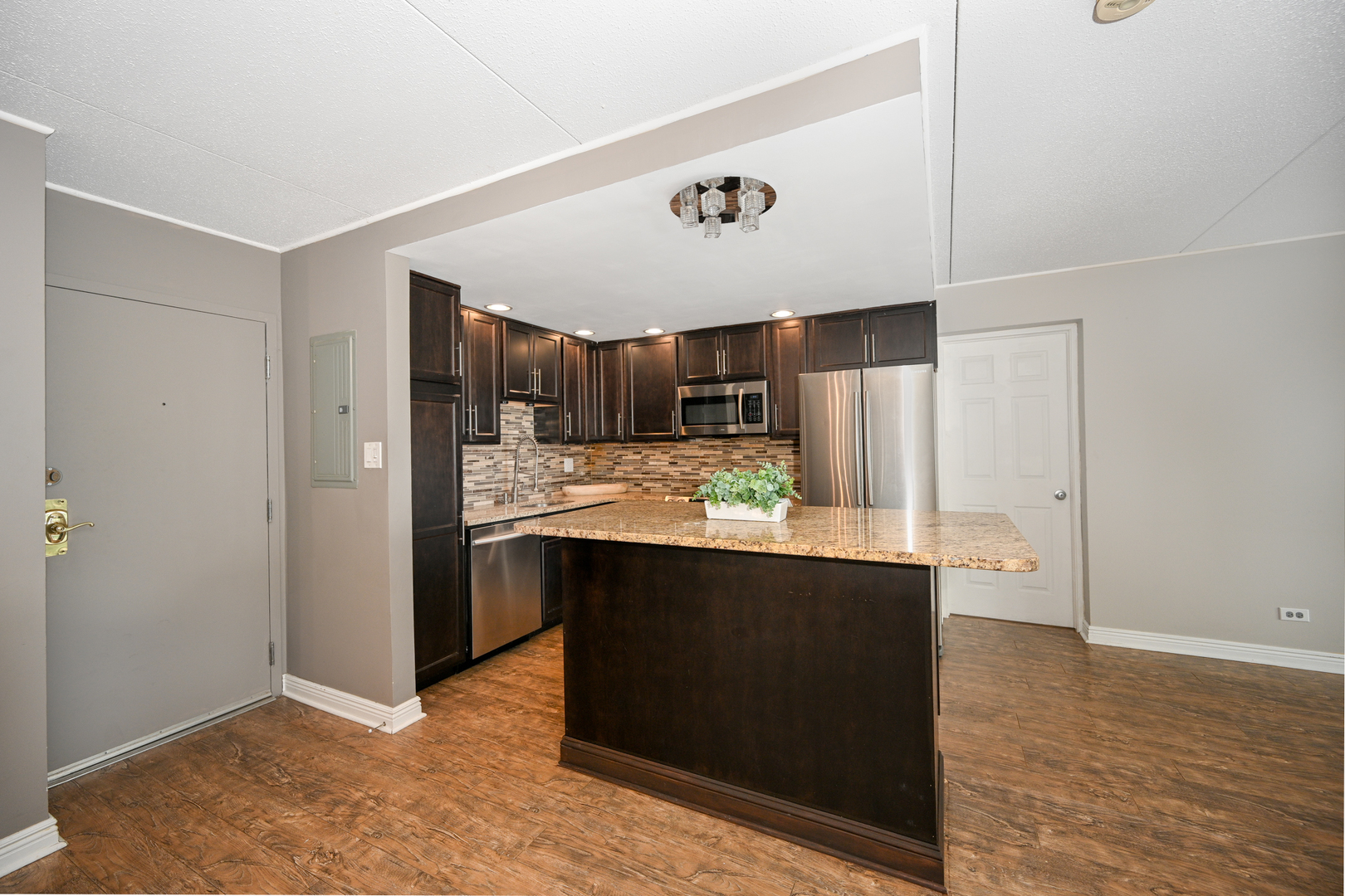 2005 South Finley Road, Unit 306 Lombard, IL 60148 - Photo 10 of 31 Gallery Image 10