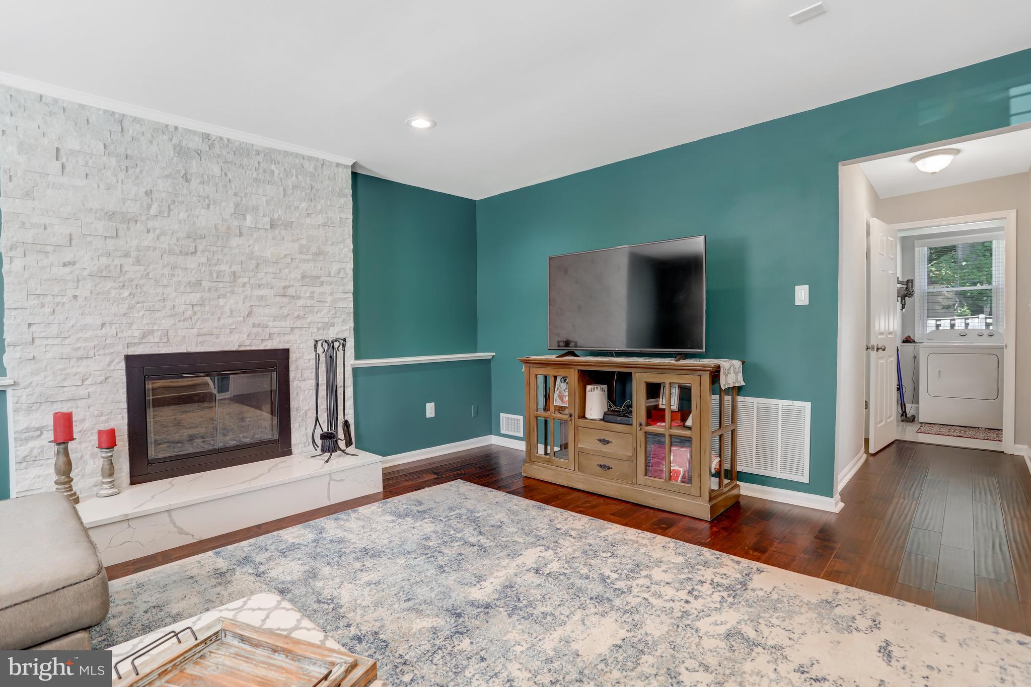 5775 Heming Avenue Springfield, VA 22151 - Photo 32 of 88 Living room