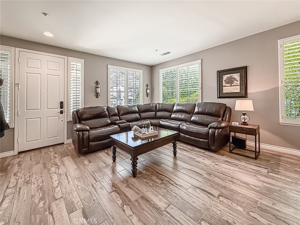 5257 Huckleberry Oak Street Simi Valley, CA 93063 - Photo 7 of 50