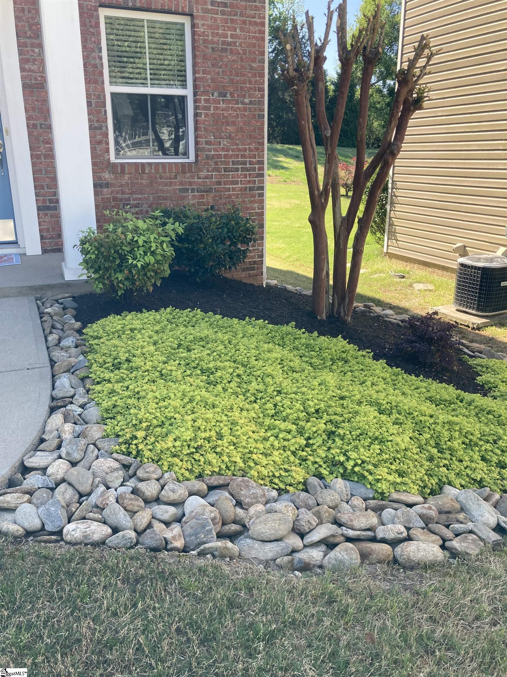 252 Barbours Lane Greenville, SC 29607 - Photo 3 of 27
