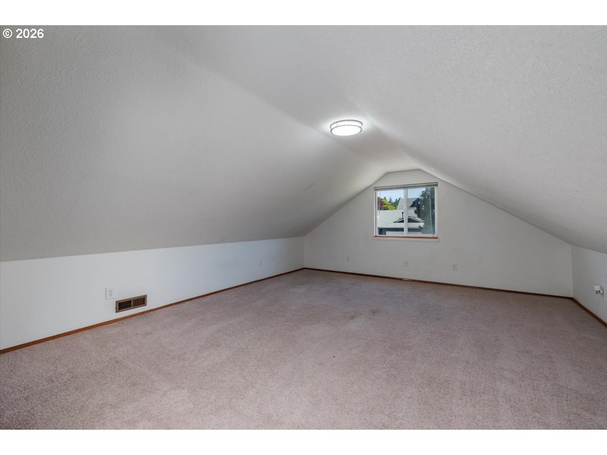 7025 Southwest 174th Avenue Beaverton, OR 97007 - Photo 26 of 38