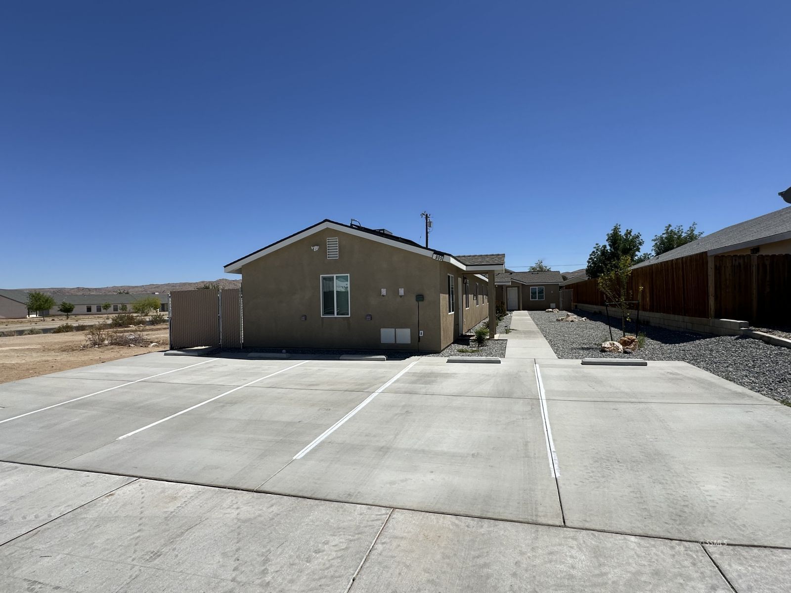 905 West Dolphin Avenue Ridgecrest, CA 93555 - Photo 1 of 5