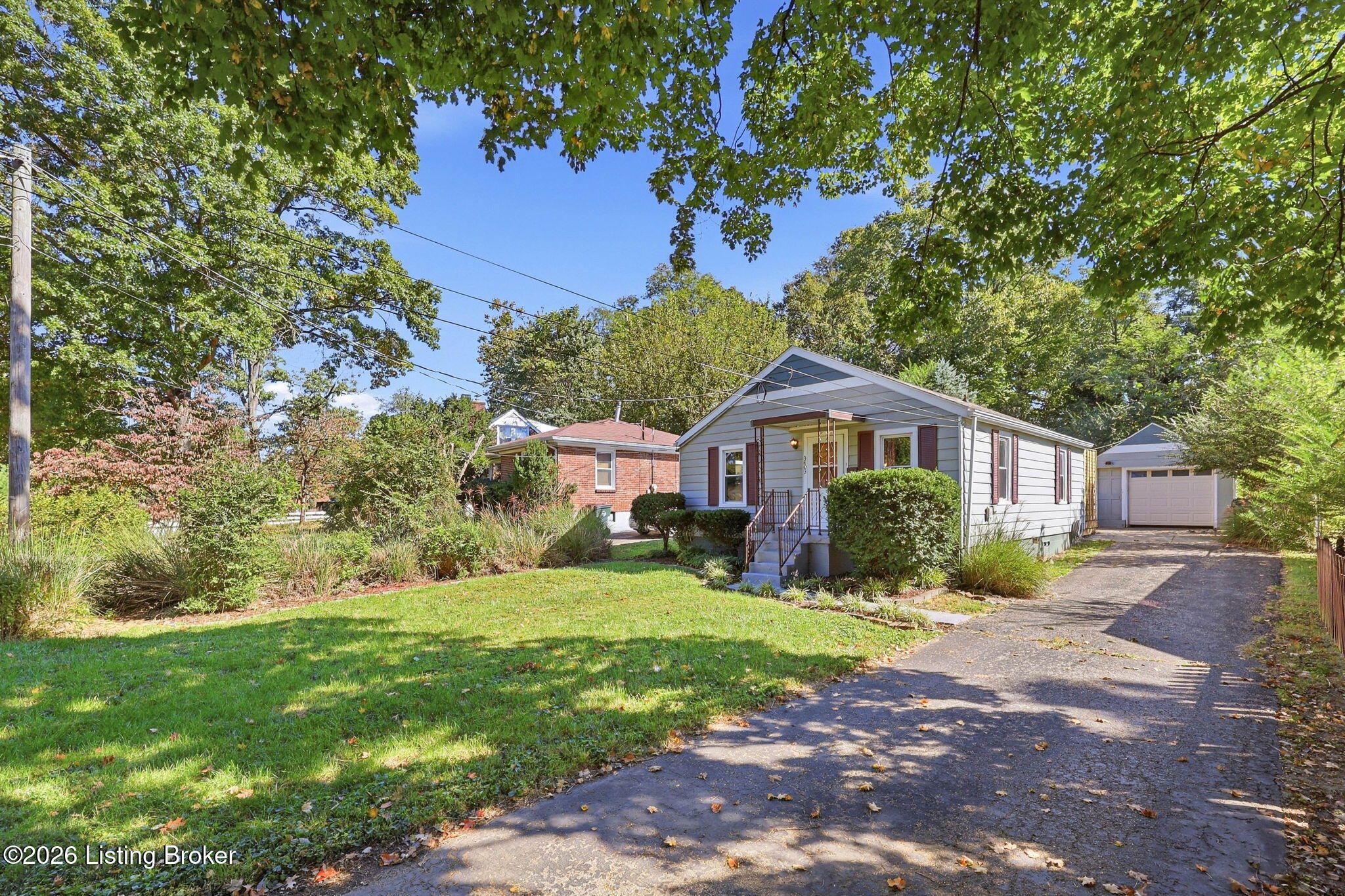 3403 Dell Road Jeffersontown, KY 40299 - Photo 2 of 39 2-web-or-mls-3403 Dell Rd-2