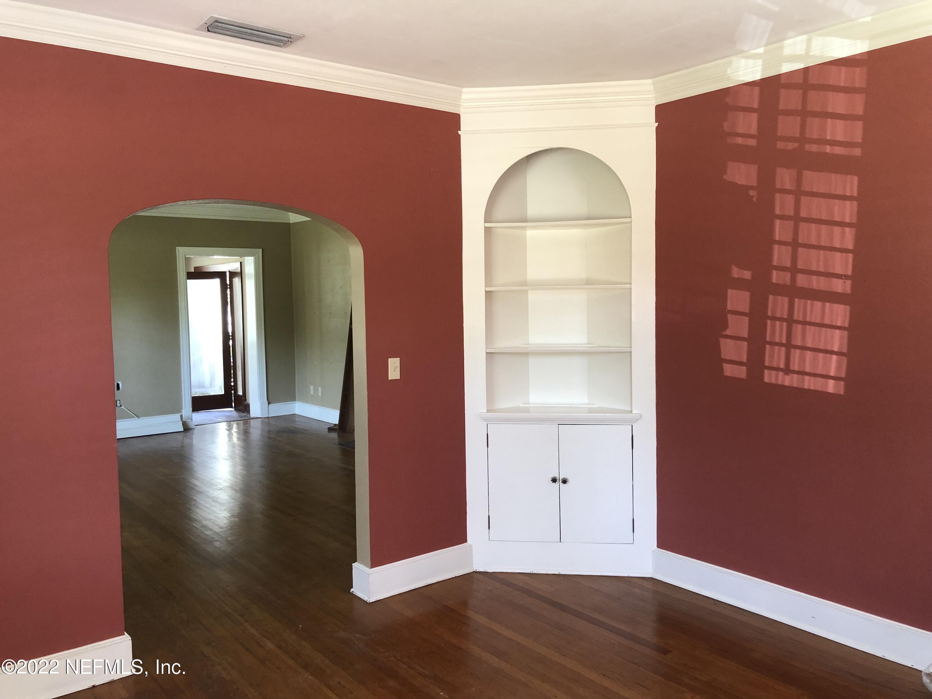 1237 Greenridge Road Jacksonville, FL 32207 - Photo 6 of 9 a view of a livingroom with wooden floor