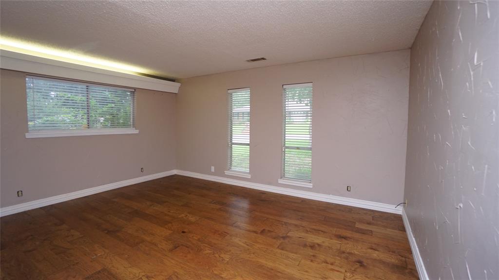 606 Queens Road Denison, TX 75020 - Photo 14 of 37 Downstairs