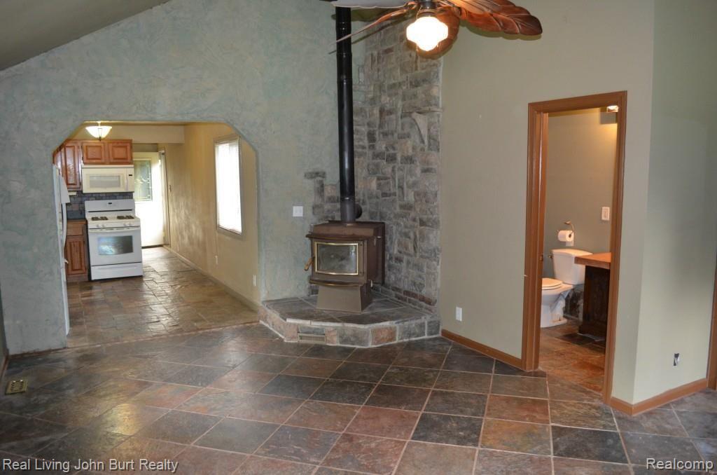 495 Coats Road Lake Orion, MI 48362 - Photo 6 of 30 DSC_0085.jpg