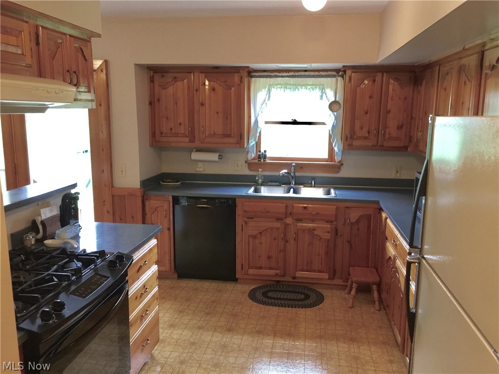 1408 Wilson Sharpsville Road Cortland, OH 44410 - Photo 11 of 35