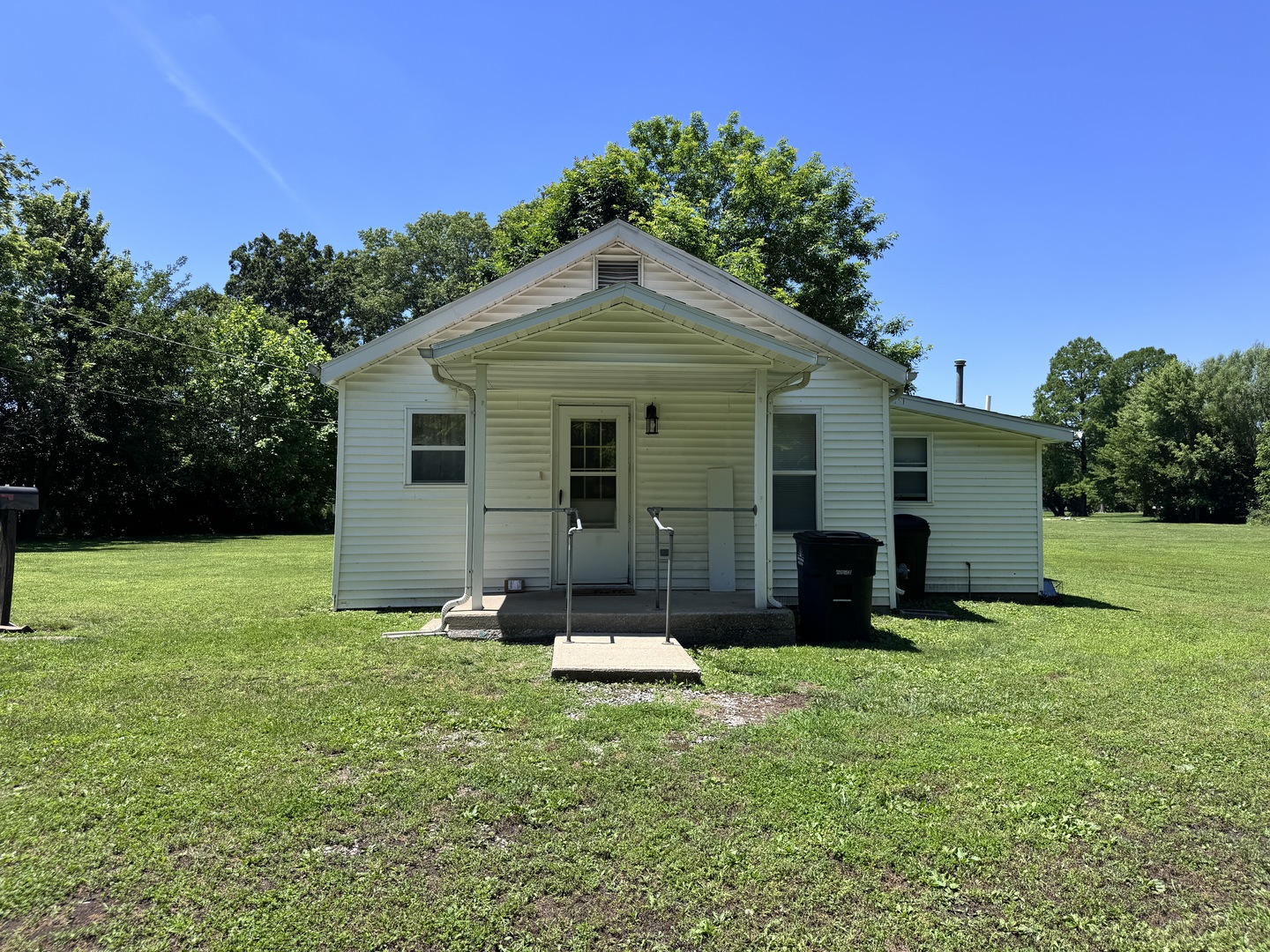 900 South Rotan Street Salem, IL 62881 - Photo 4 of 18