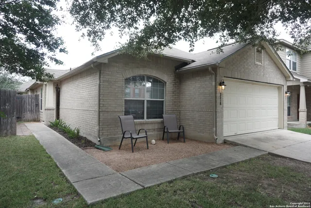 $1,500 | 3518 Alonzo Fields, Converse, TX 78109
