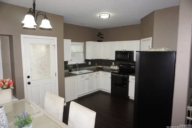 $1,500 | 3518 Alonzo Fields, Converse, TX 78109