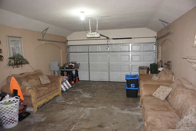 $1,500 | 3518 Alonzo Fields, Converse, TX 78109