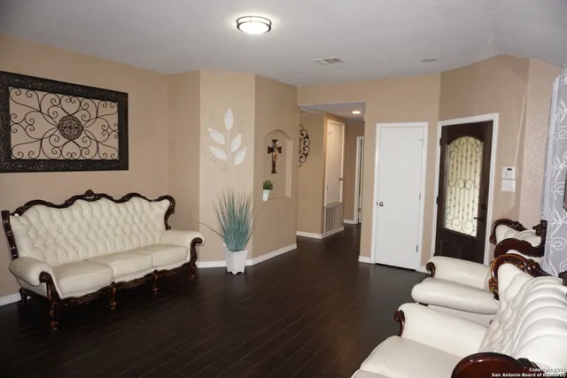 $1,500 | 3518 Alonzo Fields, Converse, TX 78109