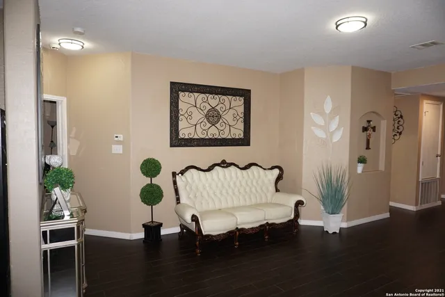 $1,500 | 3518 Alonzo Fields, Converse, TX 78109