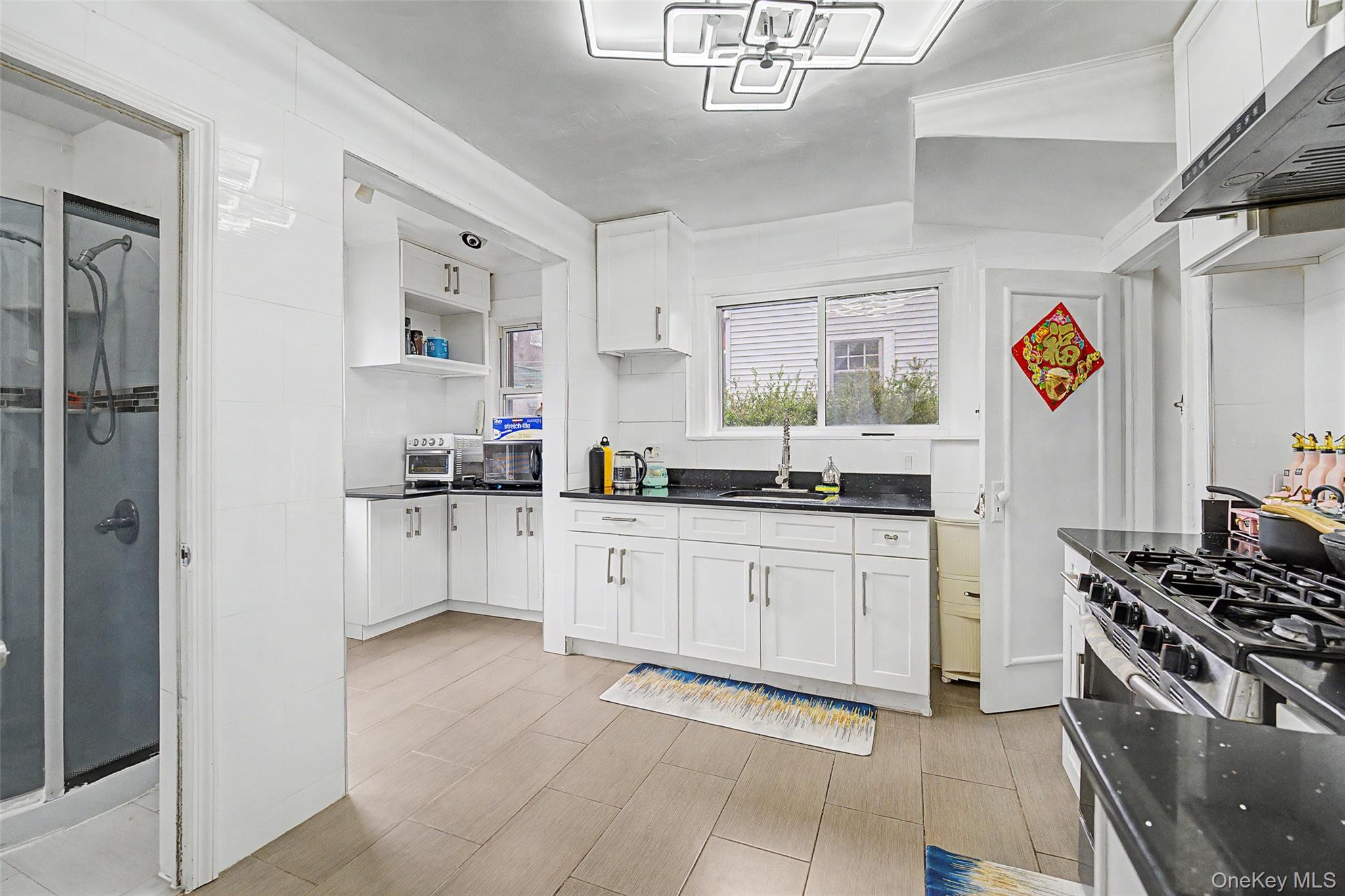 11 Baker Hill Road Great Neck, NY 11023 - Photo 13 of 29