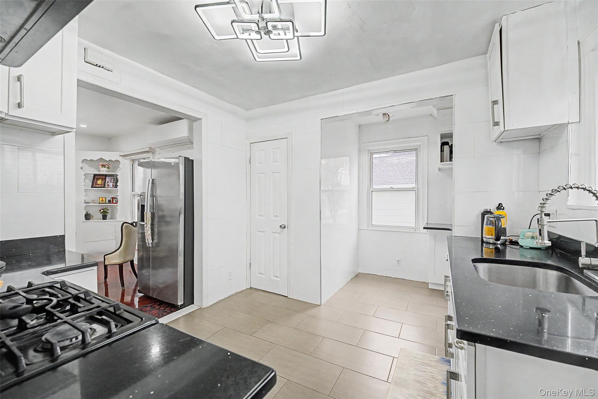 11 Baker Hill Road Great Neck, NY 11023 - Photo 14 of 29