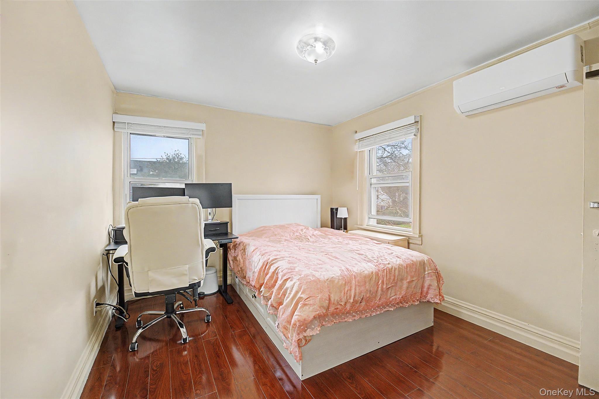 11 Baker Hill Road Great Neck, NY 11023 - Photo 18 of 29