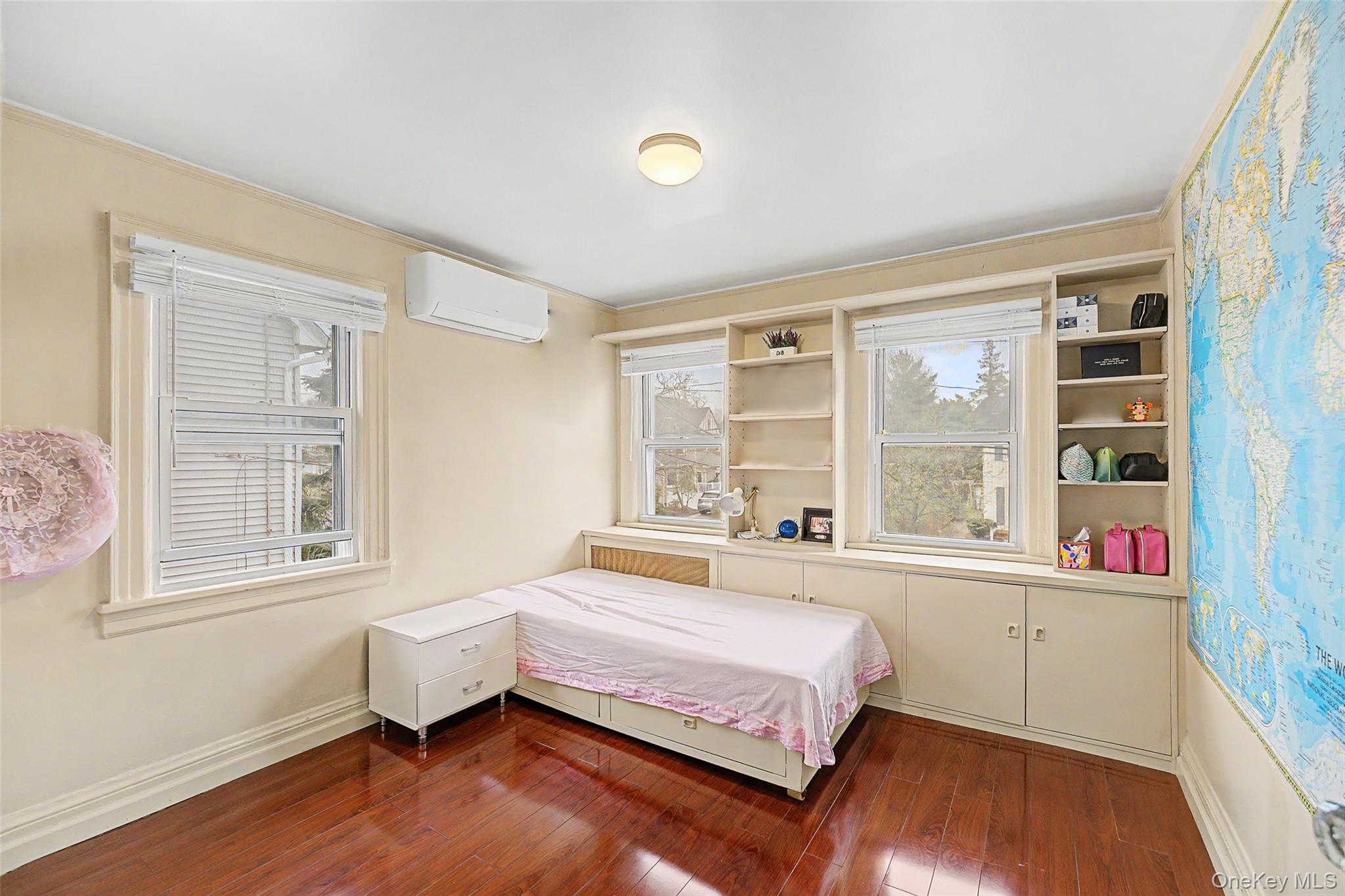 11 Baker Hill Road Great Neck, NY 11023 - Photo 19 of 29