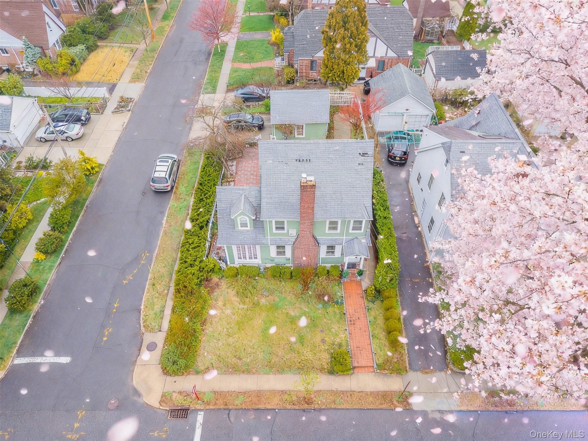 11 Baker Hill Road Great Neck, NY 11023 - Photo 26 of 29