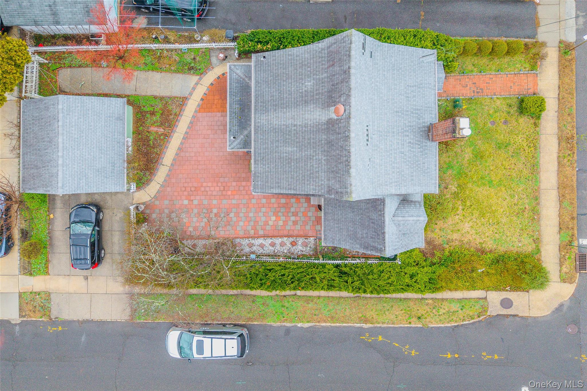 11 Baker Hill Road Great Neck, NY 11023 - Photo 27 of 29