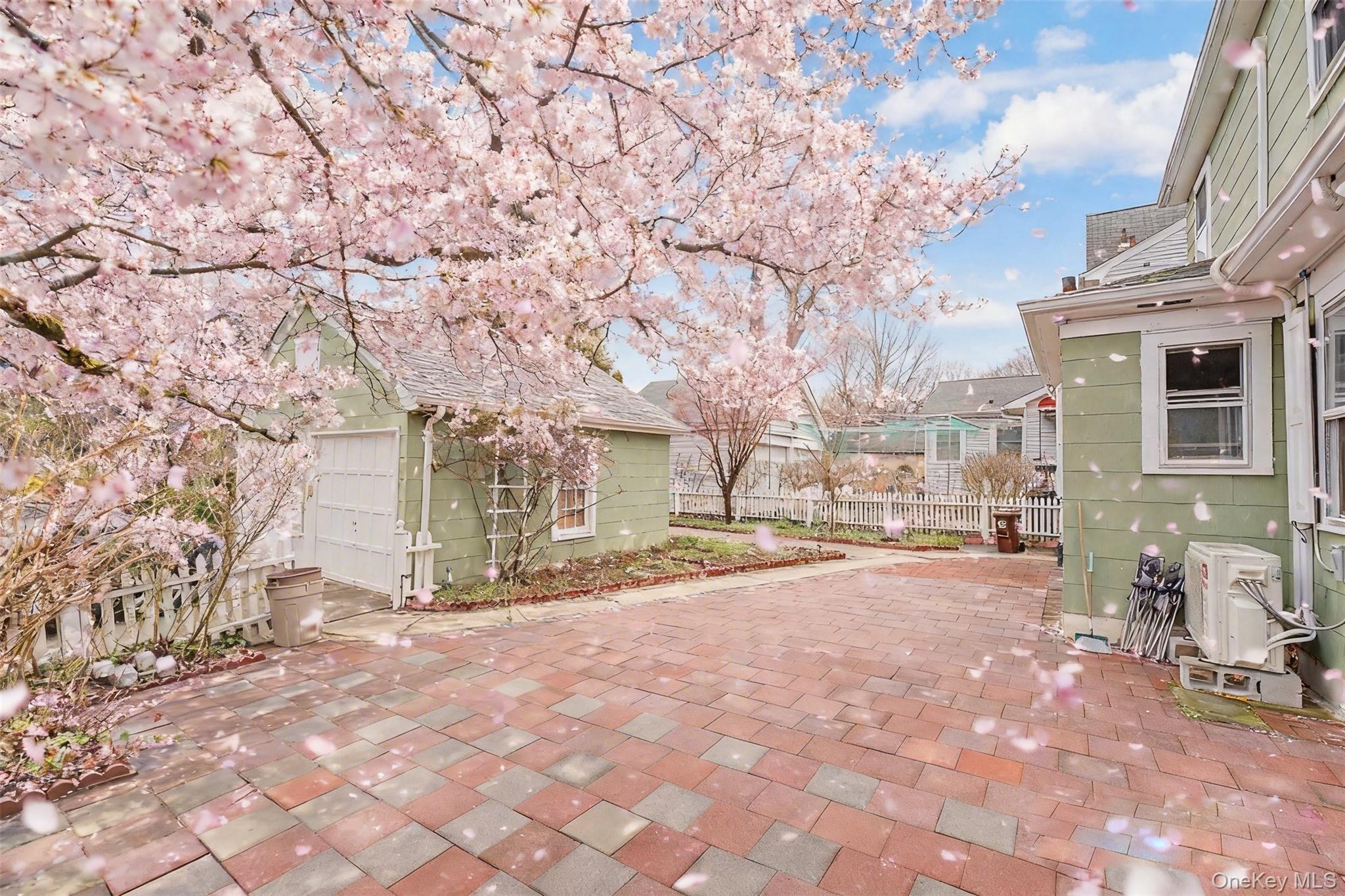 11 Baker Hill Road Great Neck, NY 11023 - Photo 28 of 29