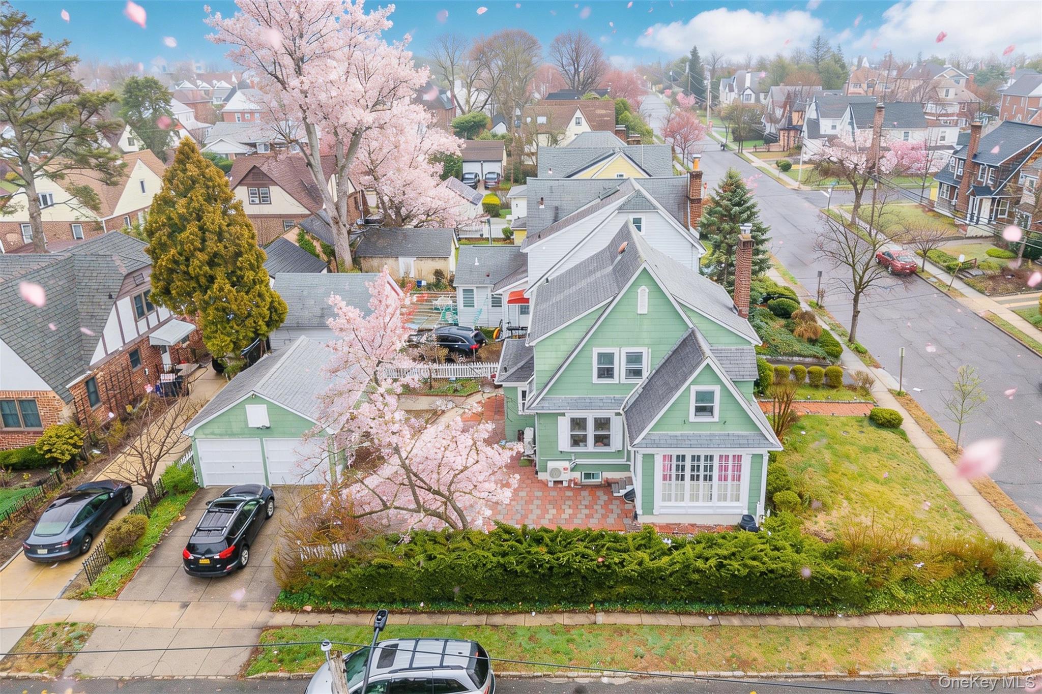 11 Baker Hill Road Great Neck, NY 11023 - Photo 3 of 29