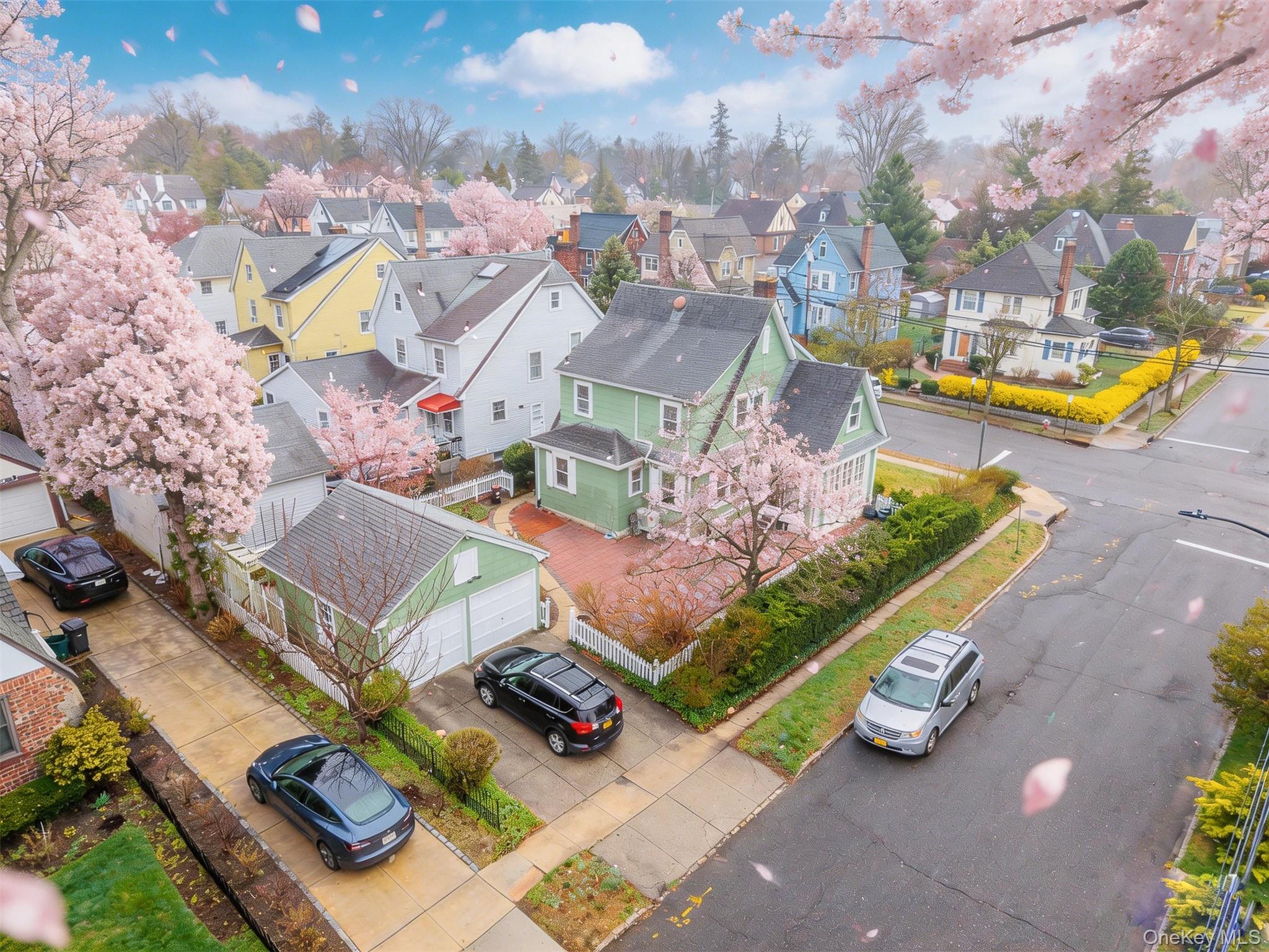 11 Baker Hill Road Great Neck, NY 11023 - Photo 4 of 29