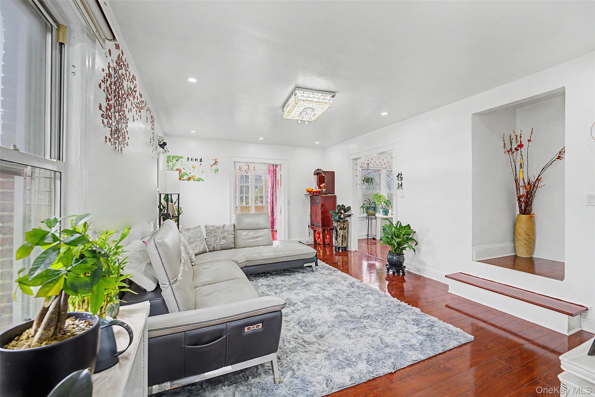 11 Baker Hill Road Great Neck, NY 11023 - Photo 5 of 29