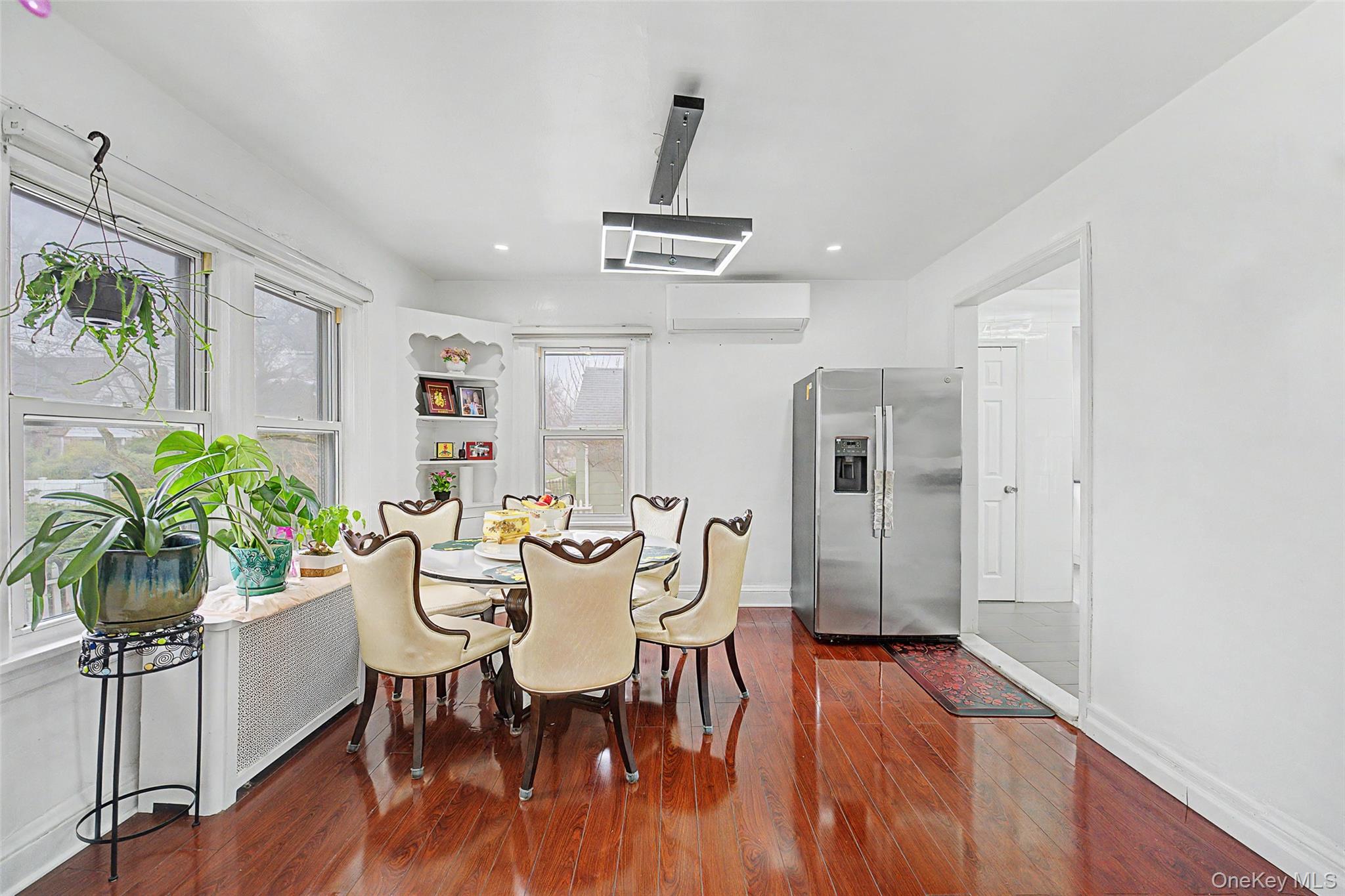 11 Baker Hill Road Great Neck, NY 11023 - Photo 7 of 29