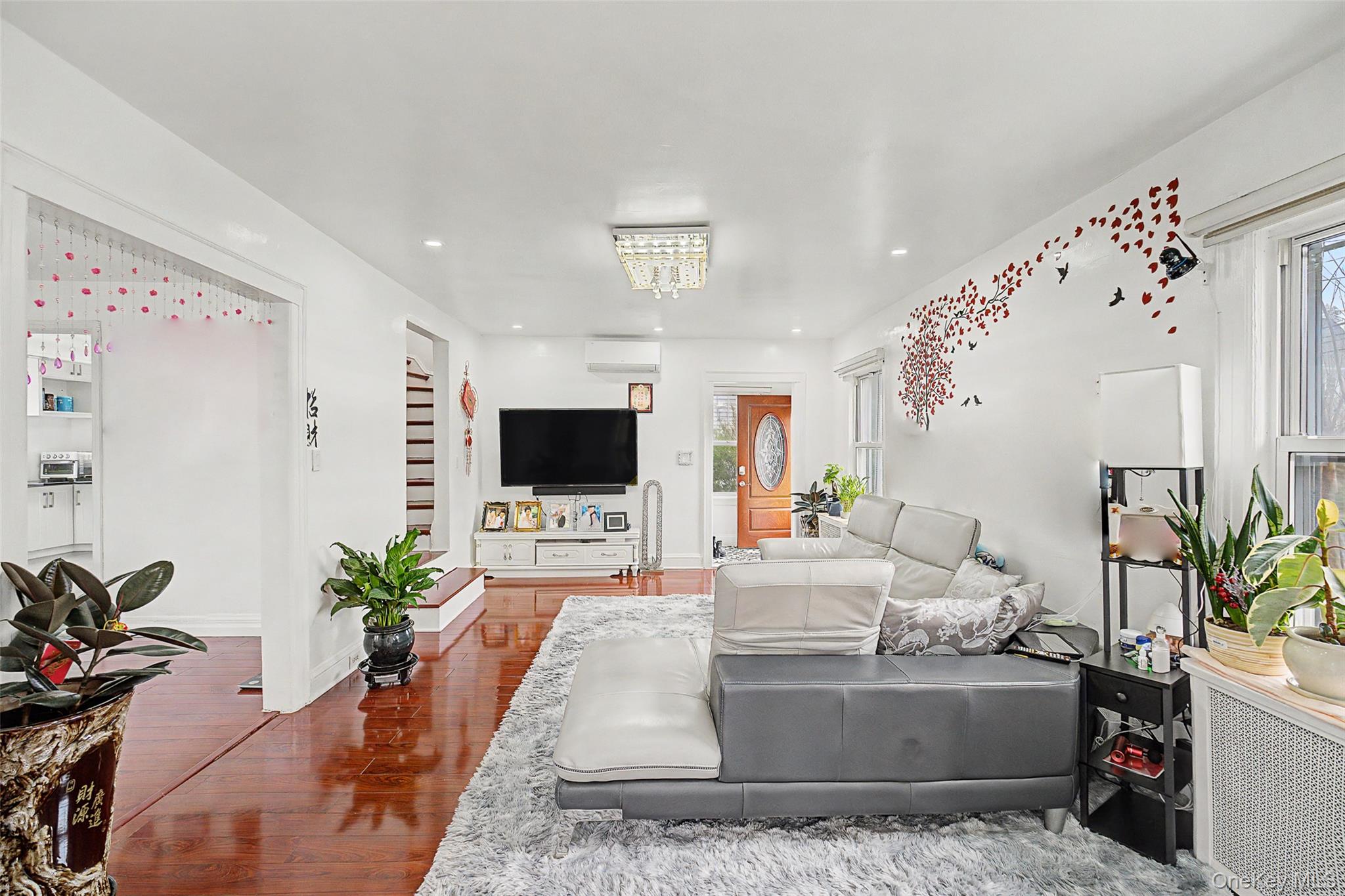 11 Baker Hill Road Great Neck, NY 11023 - Photo 9 of 29