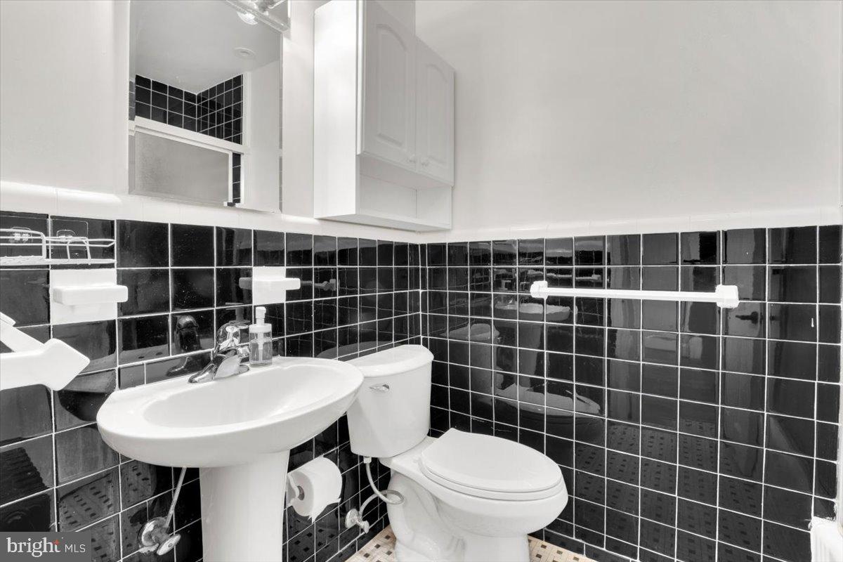 1903 Kirby Road McLean, VA 22101 - Photo 21 of 38 Hall Bathroom Upstairs