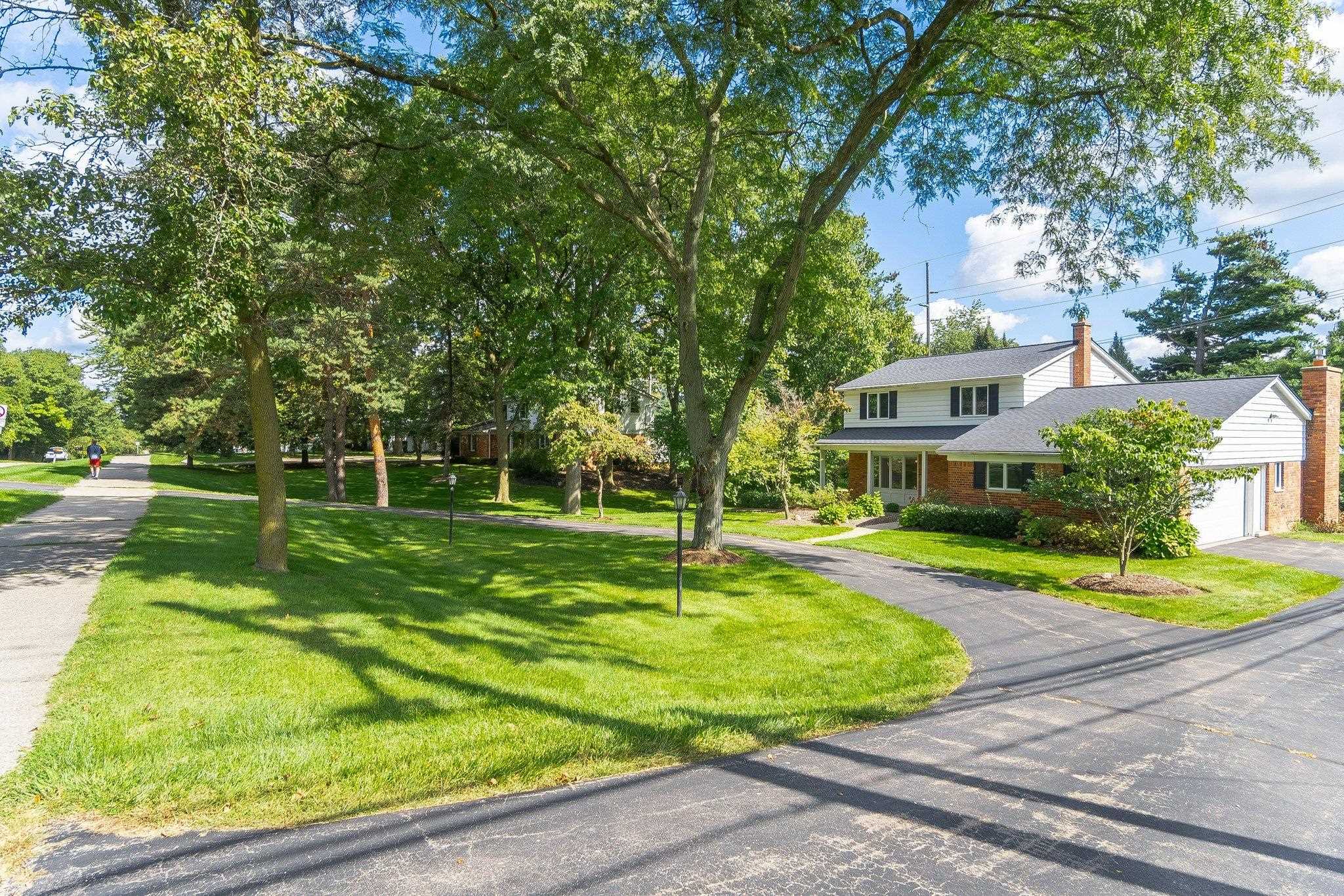 1136 Brewster Road Rochester Hills, MI 48306 - Photo 3 of 45