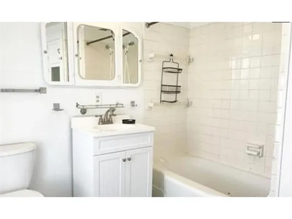 $850,000 | 230 North Street, Burlington, VT 05401