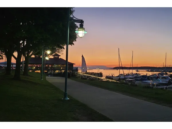 $850,000 | 230 North Street, Burlington, VT 05401