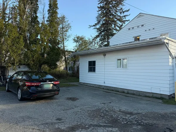 $850,000 | 230 North Street, Burlington, VT 05401