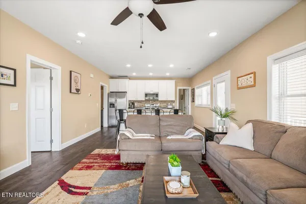 $450,000 | 195 North Deer Vlg Lane, Unit B, La Follette, TN 37766