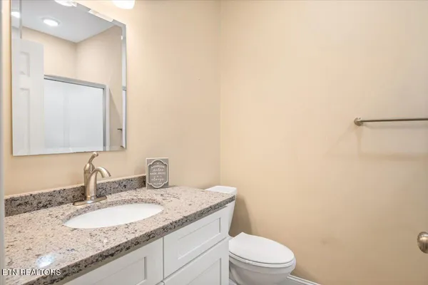 $450,000 | 195 North Deer Vlg Lane, Unit B, La Follette, TN 37766