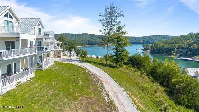 $450,000 | 195 North Deer Vlg Lane, Unit B, La Follette, TN 37766