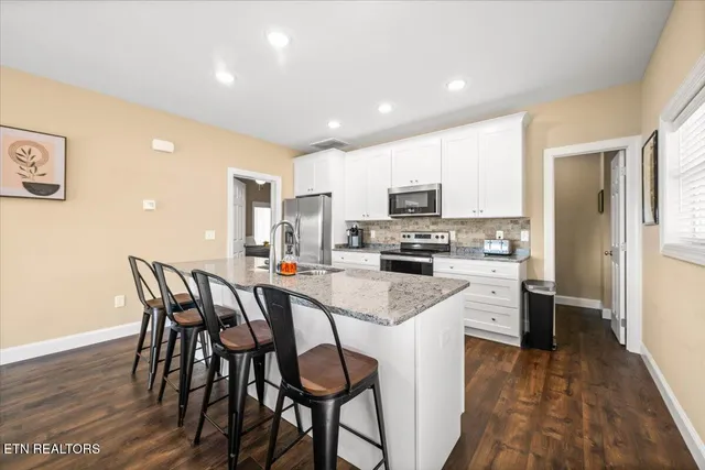 $450,000 | 195 North Deer Vlg Lane, Unit B, La Follette, TN 37766