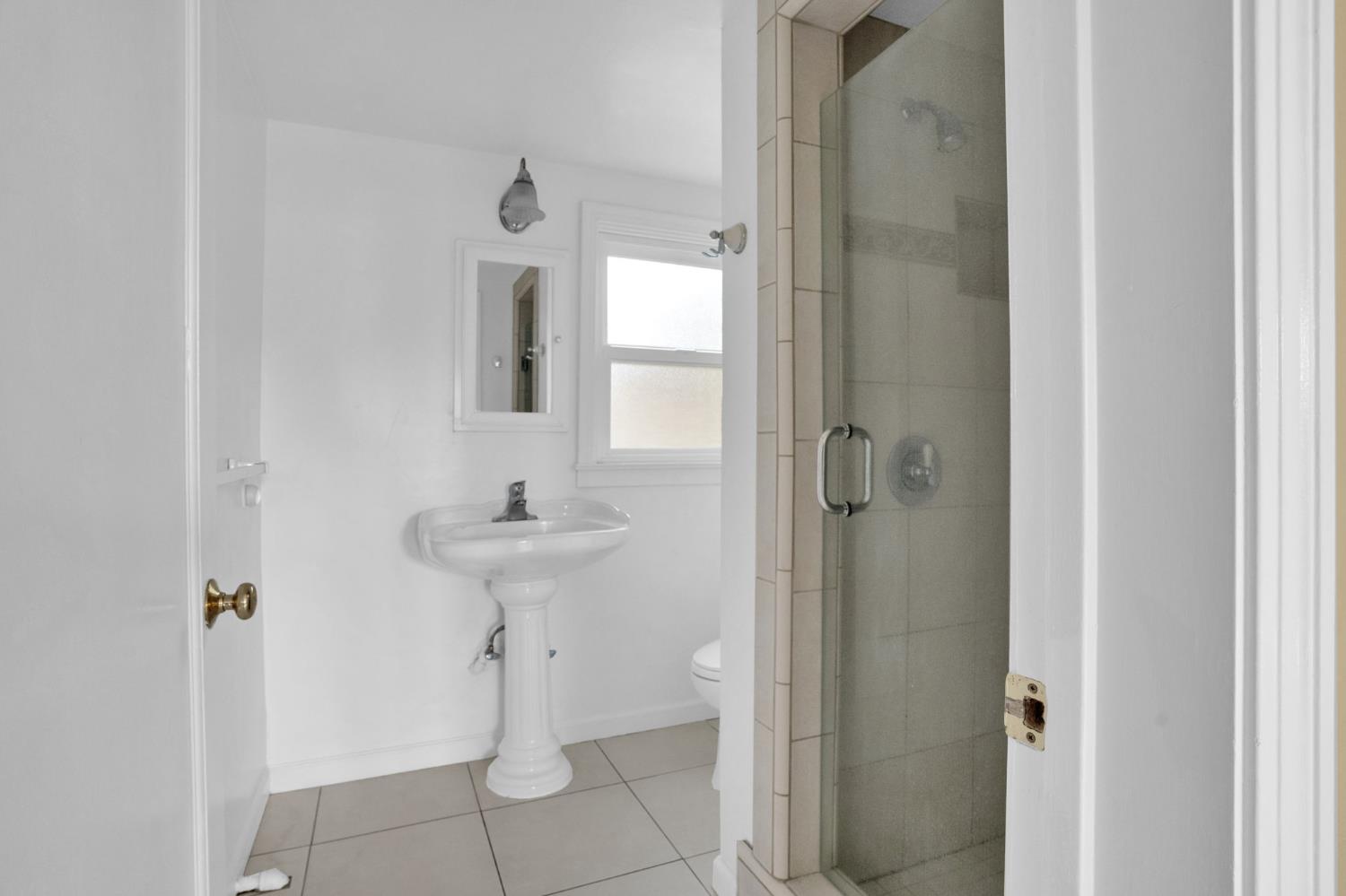 741 East Rialto Avenue Fresno, CA 93704 - Photo 27 of 33 Second bathroom attached to the third bedroom