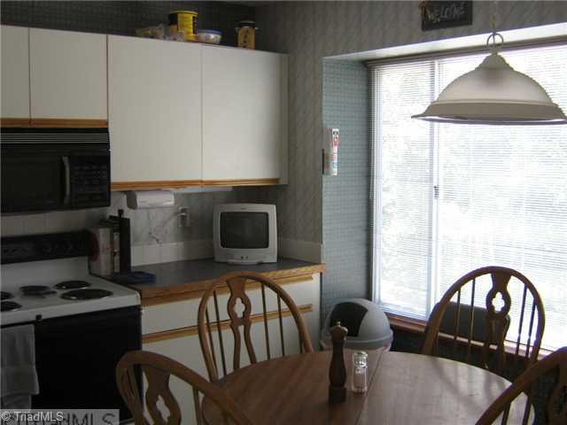 6103 Old Wagon Road Winston-Salem, NC 27106 - Photo 2 of 12 Kitchen.