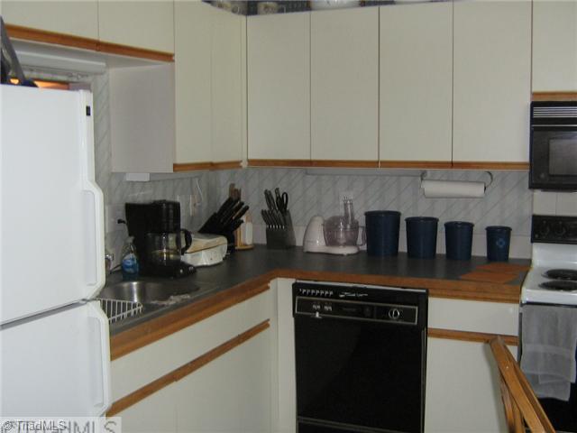 6103 Old Wagon Road Winston-Salem, NC 27106 - Photo 12 of 12 Kitchen.