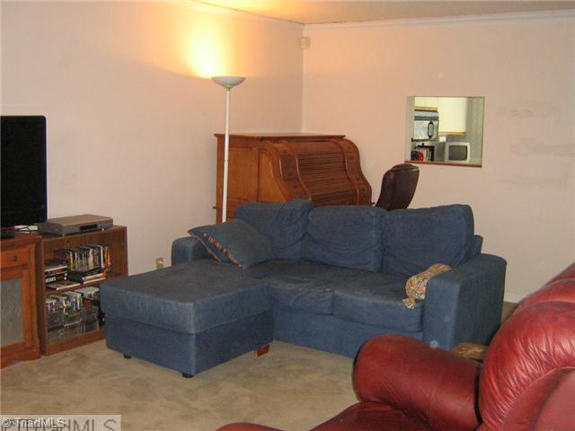 6103 Old Wagon Road Winston-Salem, NC 27106 - Photo 3 of 12 Living Room.