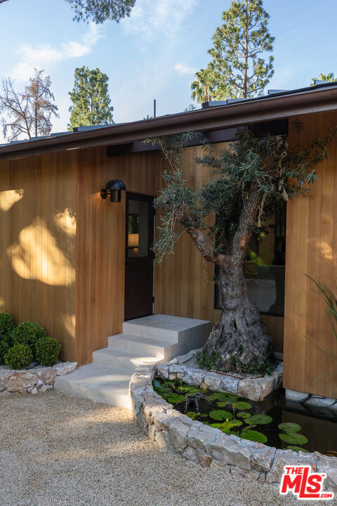 4146 High Valley Road Los Angeles, CA 91436 - Photo 3 of 34 Gallery Image 3