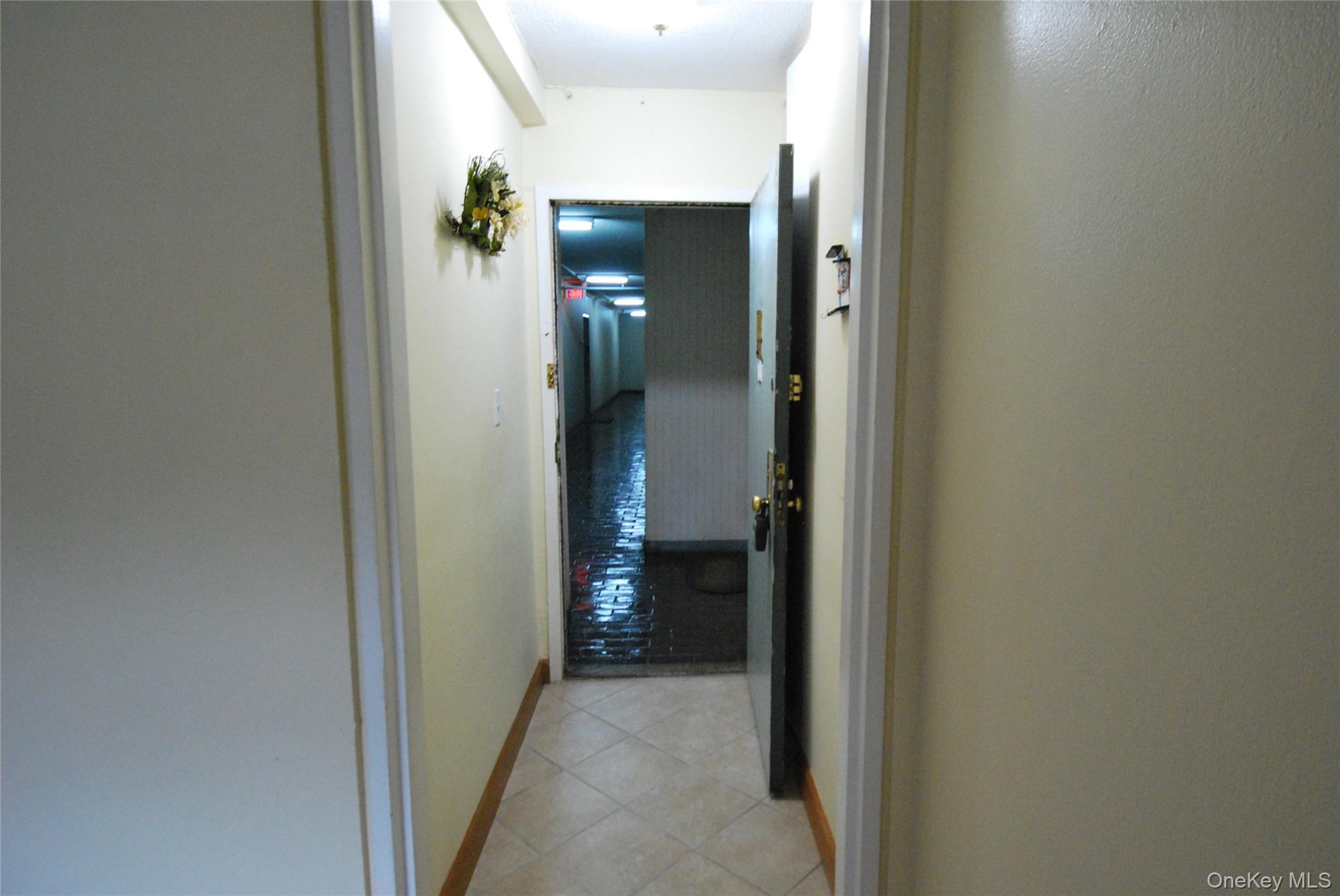 1523 Central Park Avenue, Unit 5F Yonkers, NY 10710 - Photo 17 of 20 a view of a livingroom from a hallway