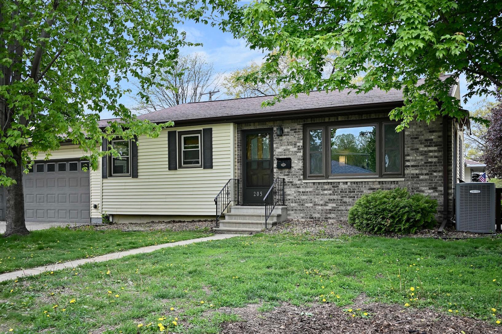 205 Whitten Street Winona, MN 55987 - Photo 2 of 24