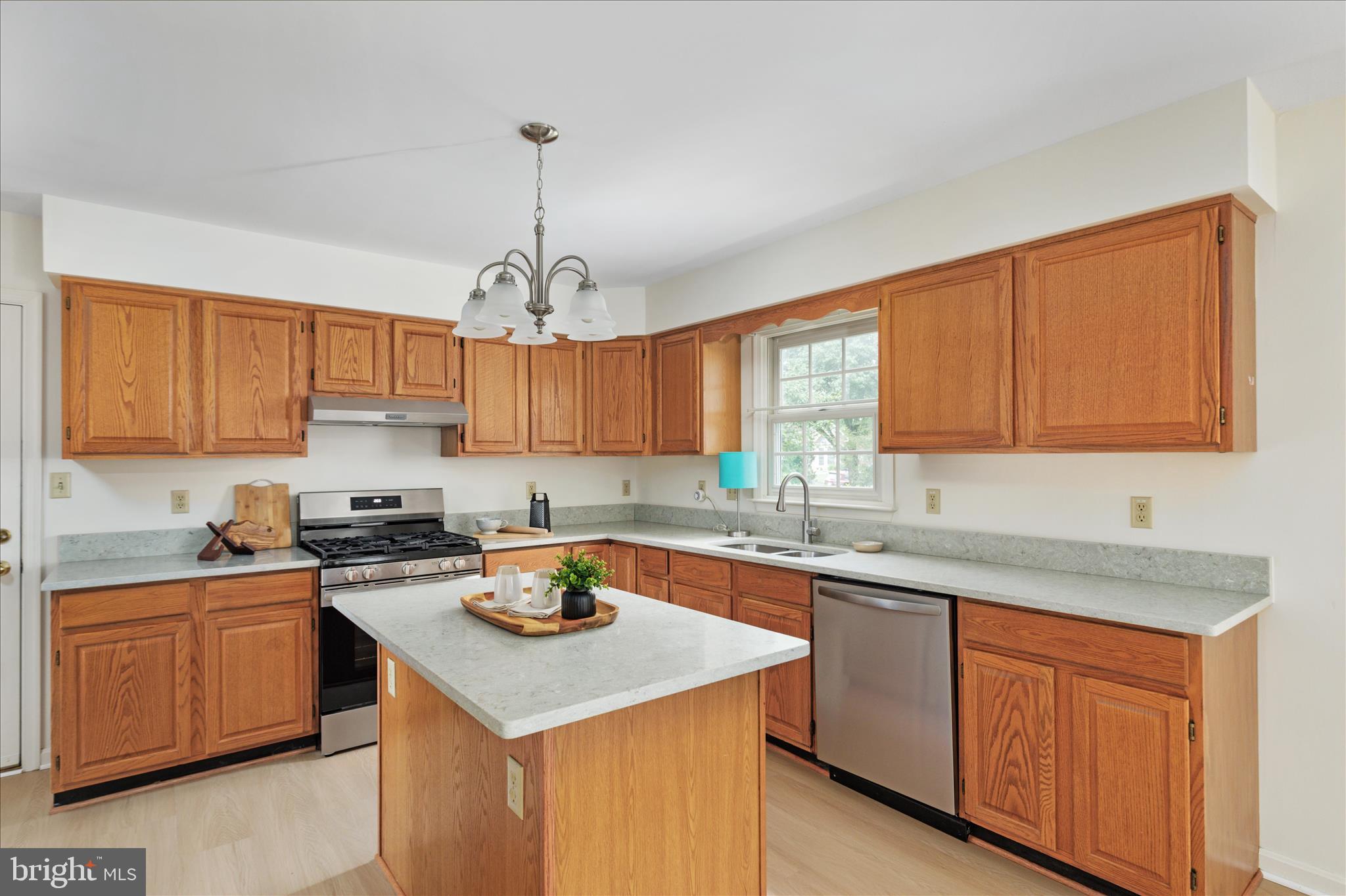 109 Artillery Road Winchester, VA 22602 - Photo 8 of 72 Island w/seating available