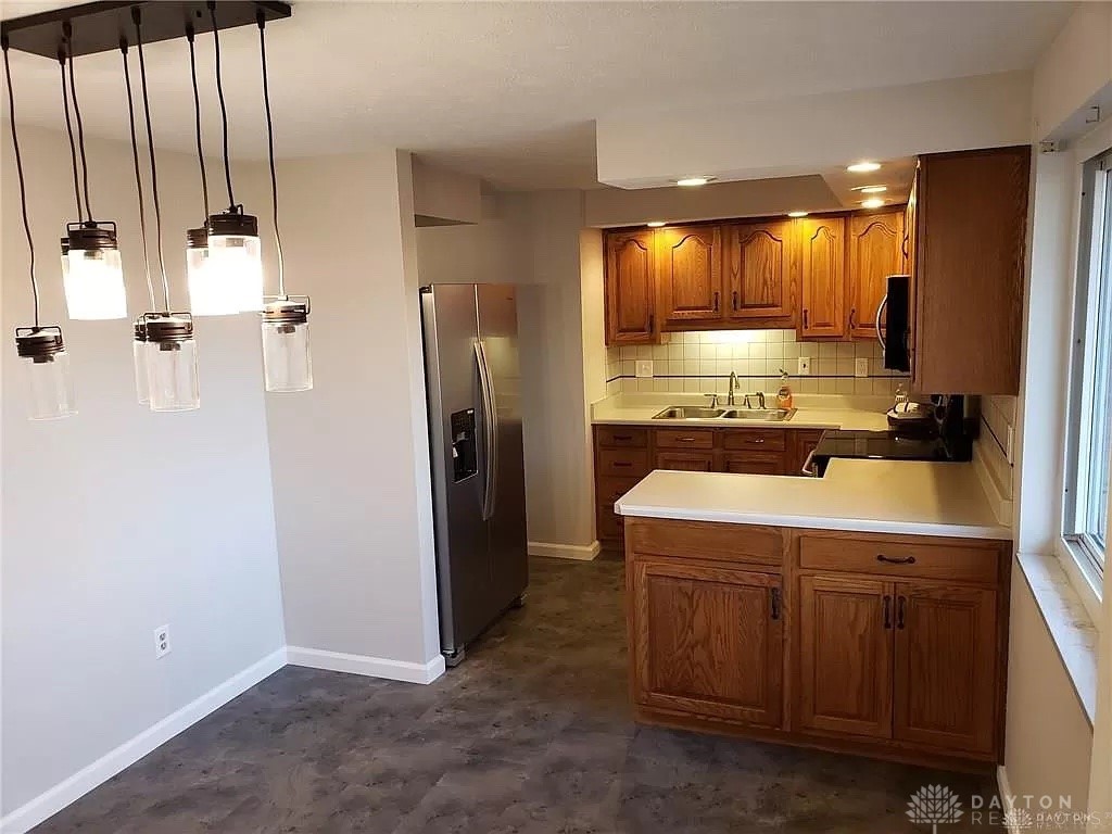 7777 Singer Road Dayton, OH 45424 - Photo 6 of 22 Kitchen