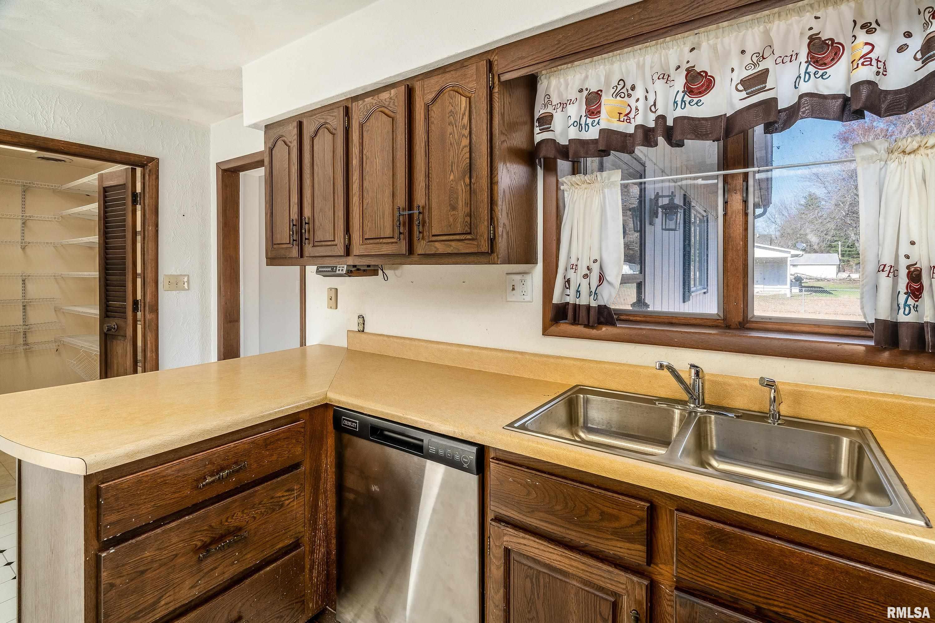 516 South Safford Street Christopher, IL 62822 - Photo 13 of 36